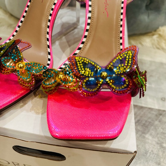 Butterfly Away … - Picture 3 of 8